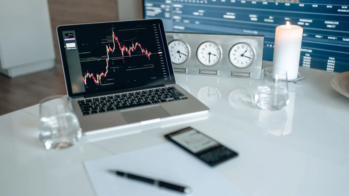 Common Mistakes New Digital Nomads Make with Time Zones and Client Communication